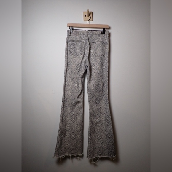 Angry Rabbit Design Print Raw Hem Flare Leg Denim Color Jeans size 29/9 - Picture 2 of 12